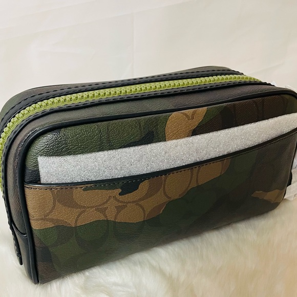 SOLD OUT NWT Coach travel kit in Signature Canvas with Como Print Coach patch - Picture 3 of 10